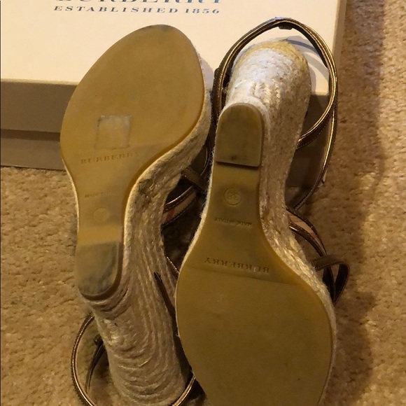 Burberry wedge shoes. - Picture 7 of 7